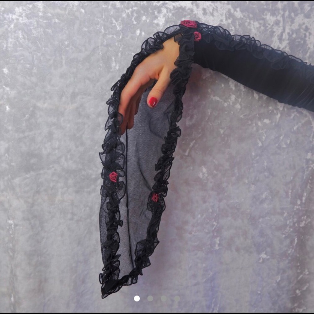 Sinister Gothic Vamp Arm Warmers - Picture 3 of 6